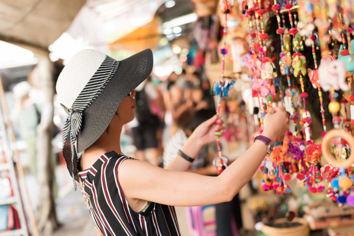How to Experience Local Handicraft Shopping in Lesser-Known Towns